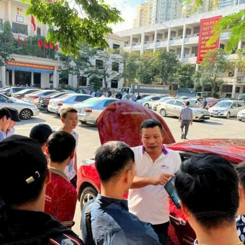 Hình ảnh của thầy Hùng